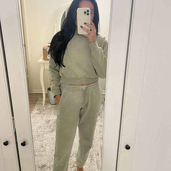 Aritzia Sweaters - Aritzia cozy fleece sweat suit